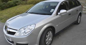 VAUXHALL VECTRA ESTATE 1.8I VVT LIFE 5DR, 58 Plate ++22,000miles ONLY, in manufacturer’s warranty until Oct 2011